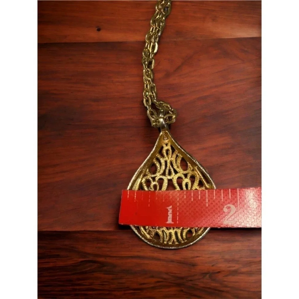 Vintage Gold-Tone Filigree Teardrop Pendant Necklace - Picture 5 of 9